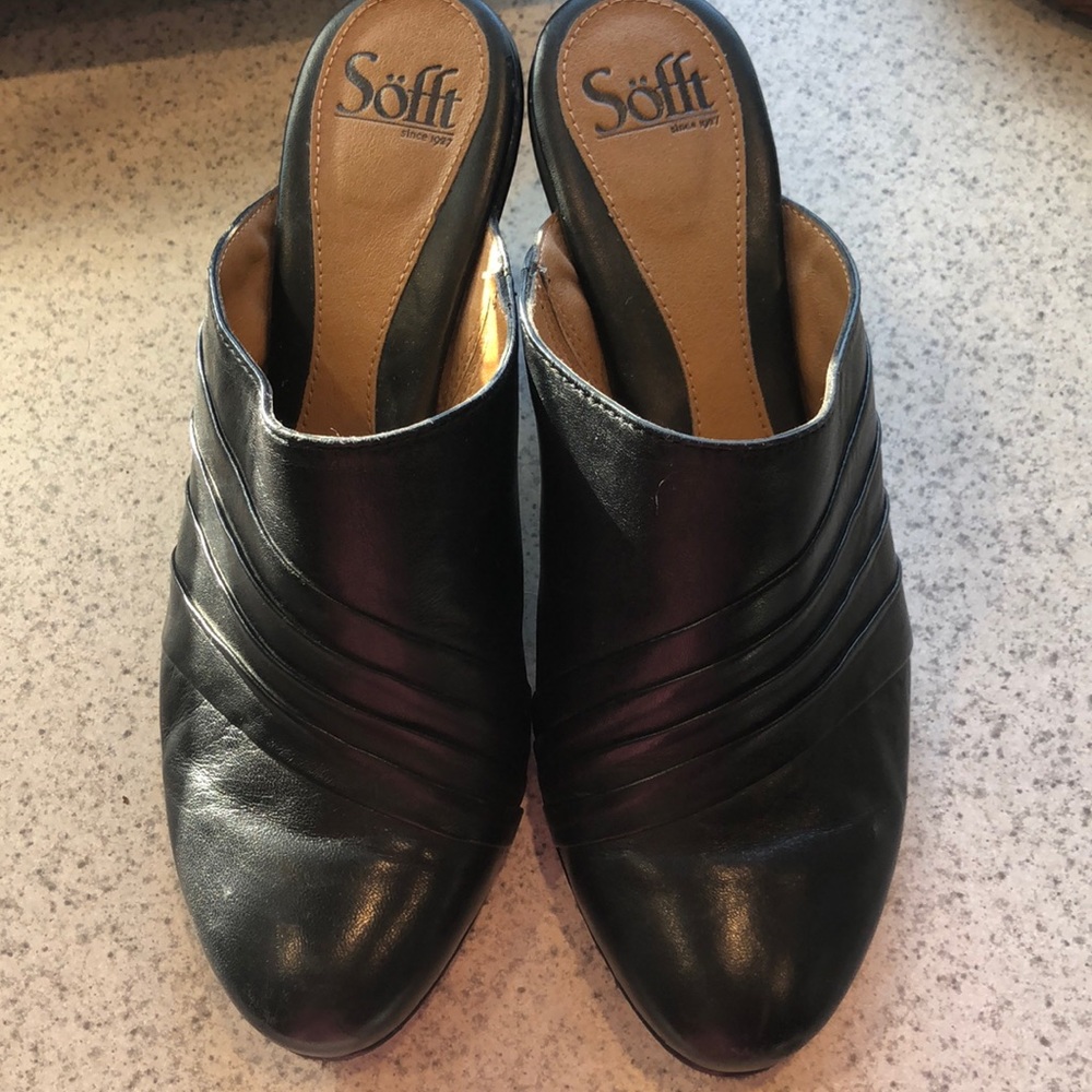 Black heel mules